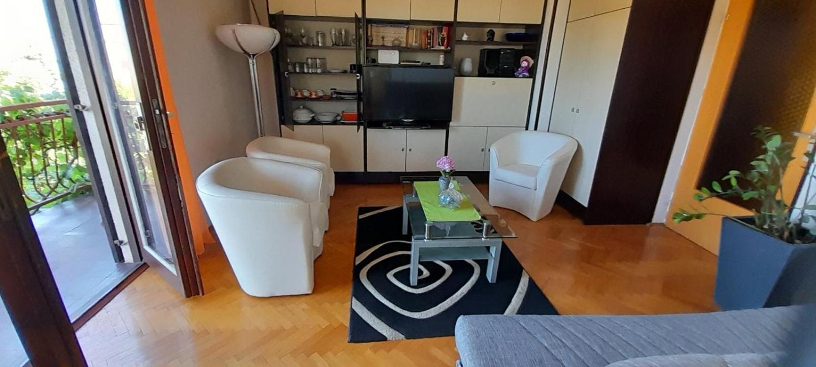Danica Apartment *